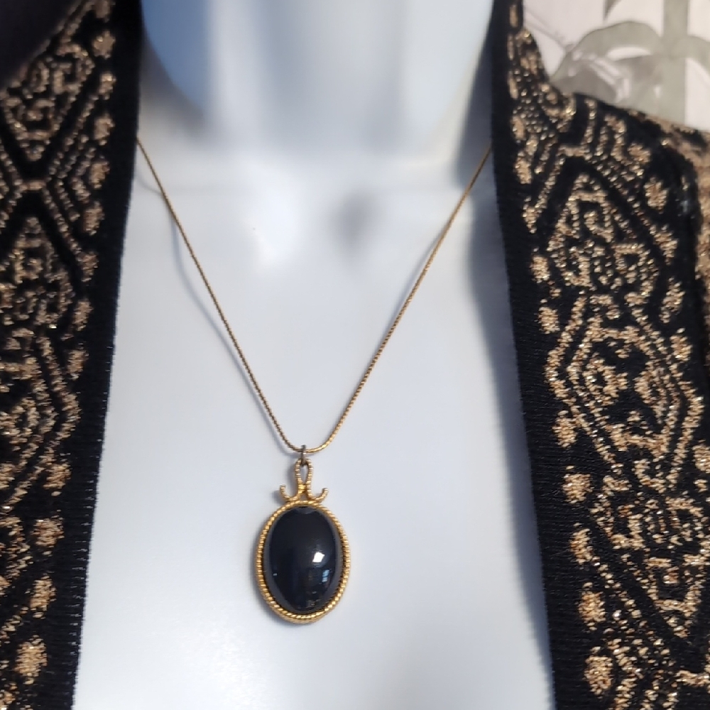 Vintage Black and Gold Pendant Necklace